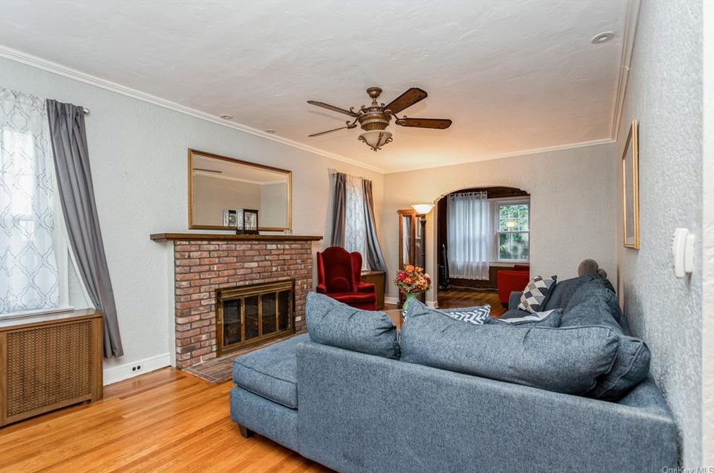 84 Lockwood Ave, Yonkers NY  10701-5028 exterior