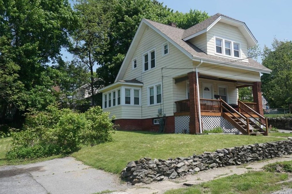 9 Hinkley Pl, Poughkeepsie, NY 12601