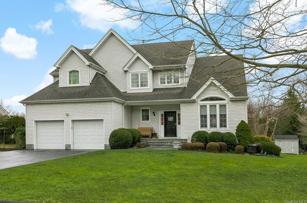 3 Vista Dr, Baldwin Place, NY 10505