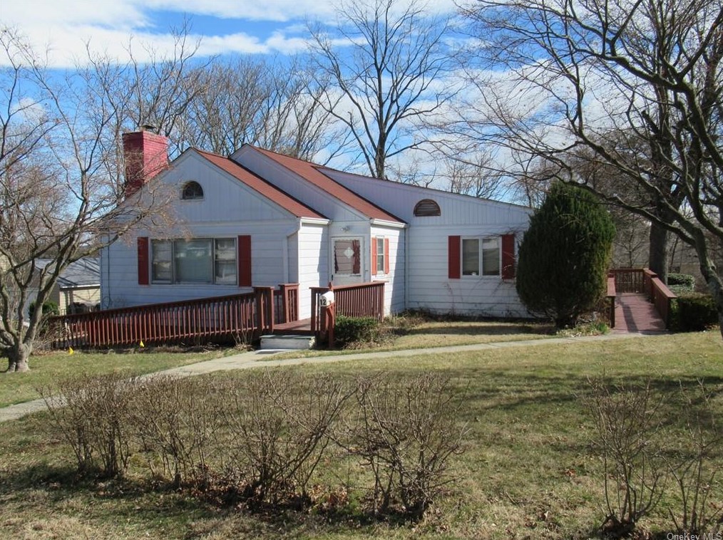 12 Downing Dr E, White Plains, NY 10607