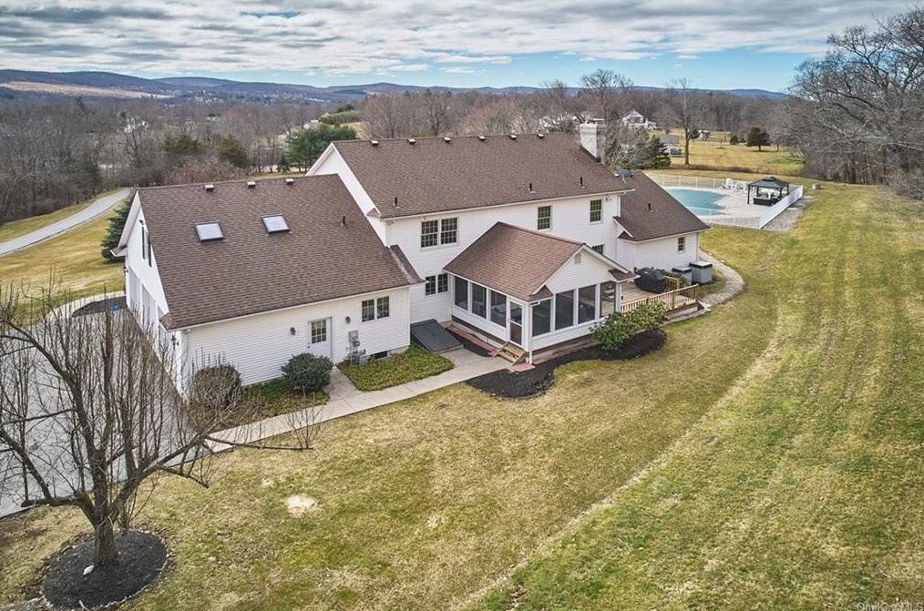 4 Nieland Dr, Warwick, NY 10990