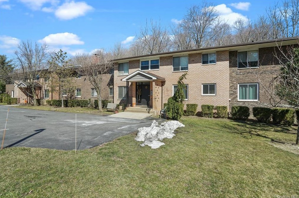 17 Barnett Dr #4, Monroe, NY 10950