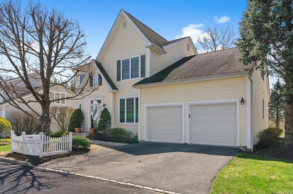 17 Victory Ct, White Plains, NY 10603