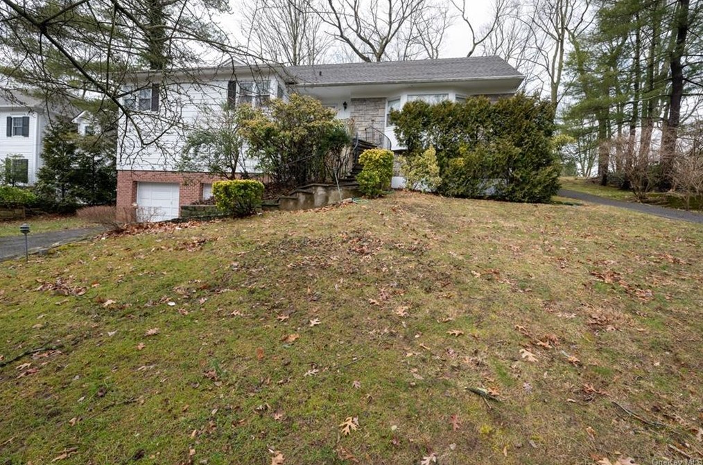 121 Fox Meadow Rd, Scarsdale, NY 10583
