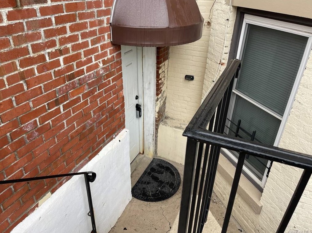 172 Grand St, Newburgh NY  12550-4617 exterior