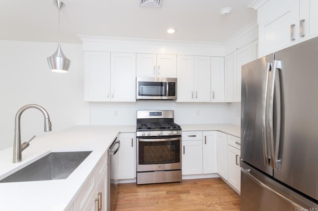 121 Fisher Ave #3, White Plains, NY 10606