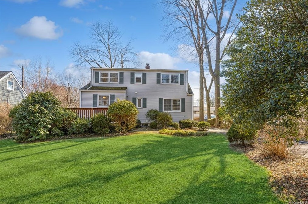 19 Veterans Pkwy, Chestnut Ridge, NY 10965-1328