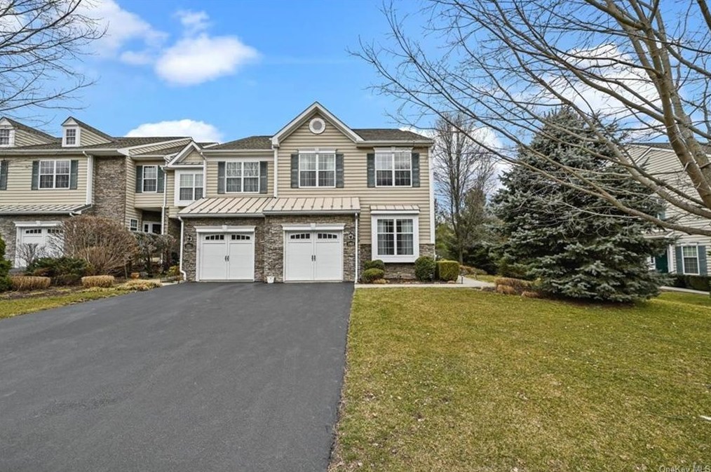 1053 Dutcher Dr, Fishkill, NY 12524
