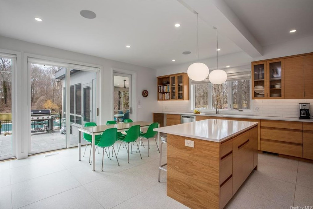 901 Skibo Ln, Mamaroneck NY  10543-4726 exterior