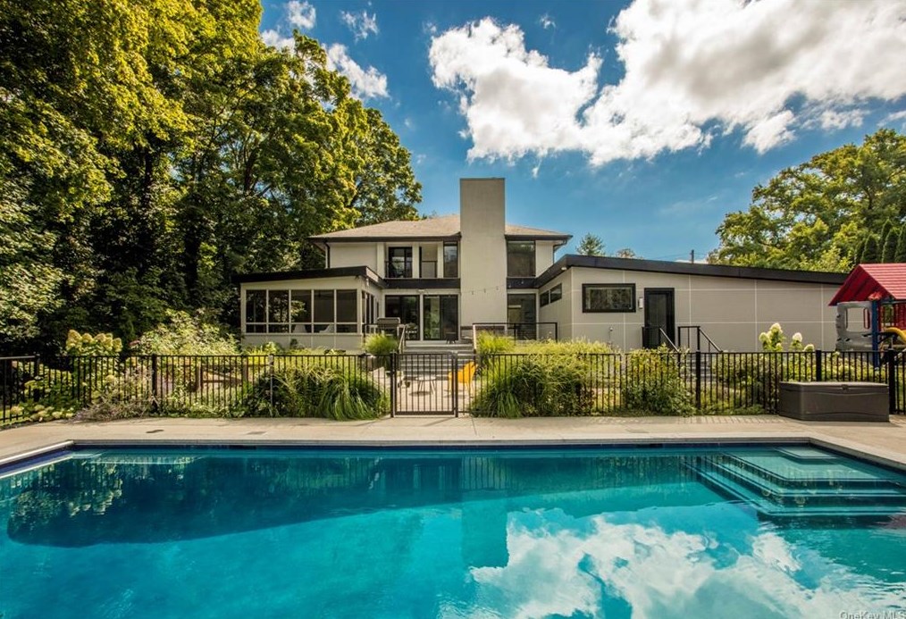 901 Skibo Ln, Mamaroneck NY  10543-4726 exterior