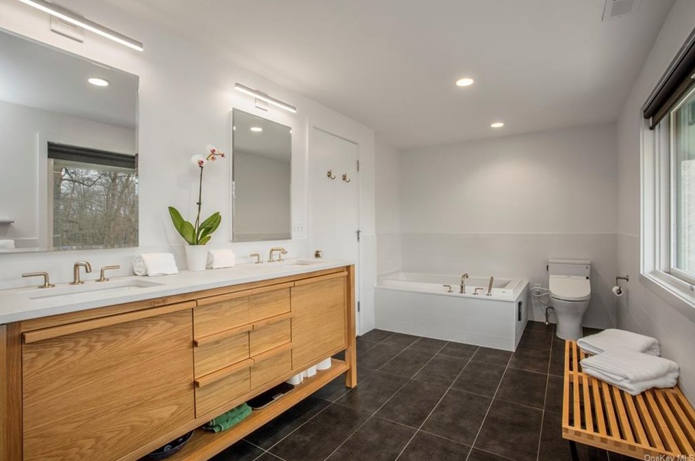 901 Skibo Ln, Mamaroneck NY  10543-4726 exterior