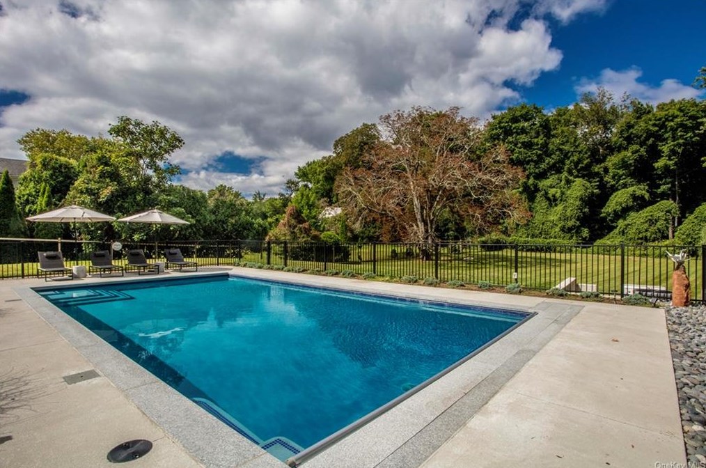 901 Skibo Ln, Mamaroneck NY  10543-4726 exterior