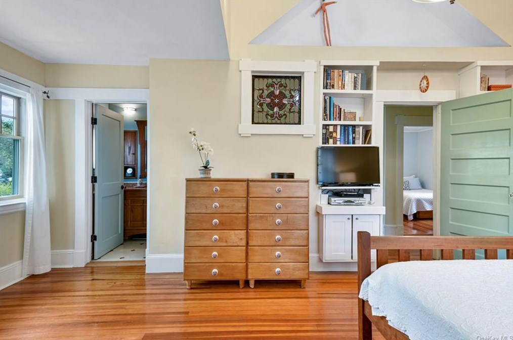 16 Myrtle Blvd, Larchmont NY  10538-1823 exterior