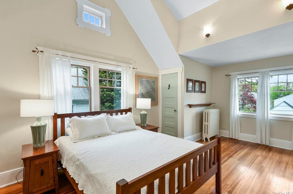 16 Myrtle Blvd, Larchmont NY  10538-1823 exterior