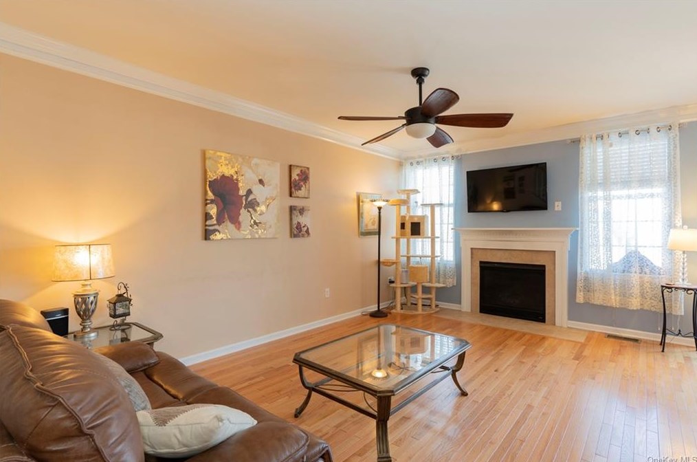 1319 Glastonbury Ln, Fishkill, NY 12524