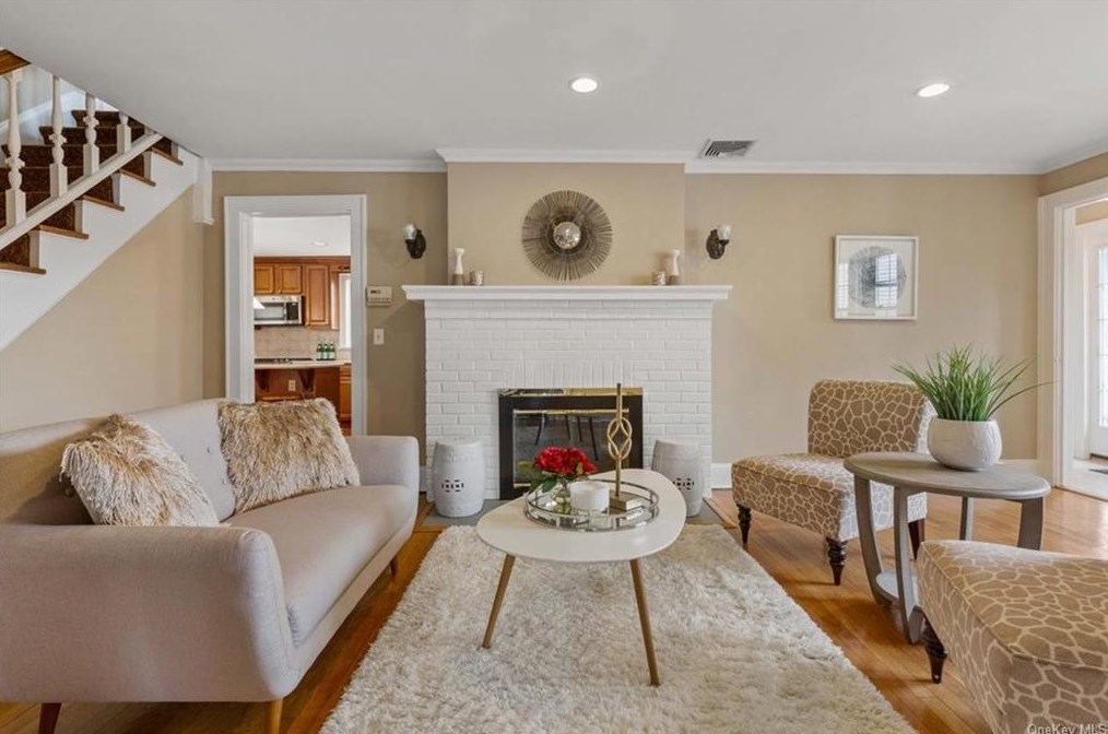 1502 Sterling Ave, Mamaroneck, NY 10543-3810