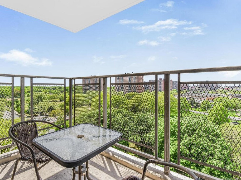 920 Metcalf Ave #10j, Bronx, NY 10473