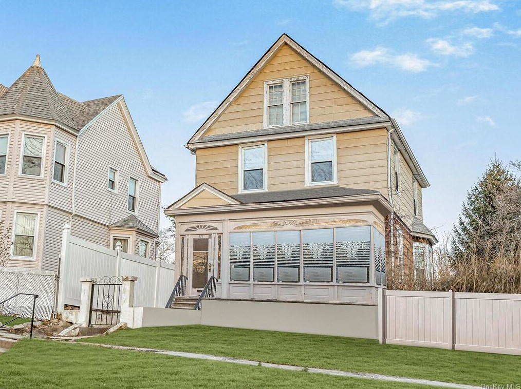 322 Upland Ave, Yonkers, NY 10703