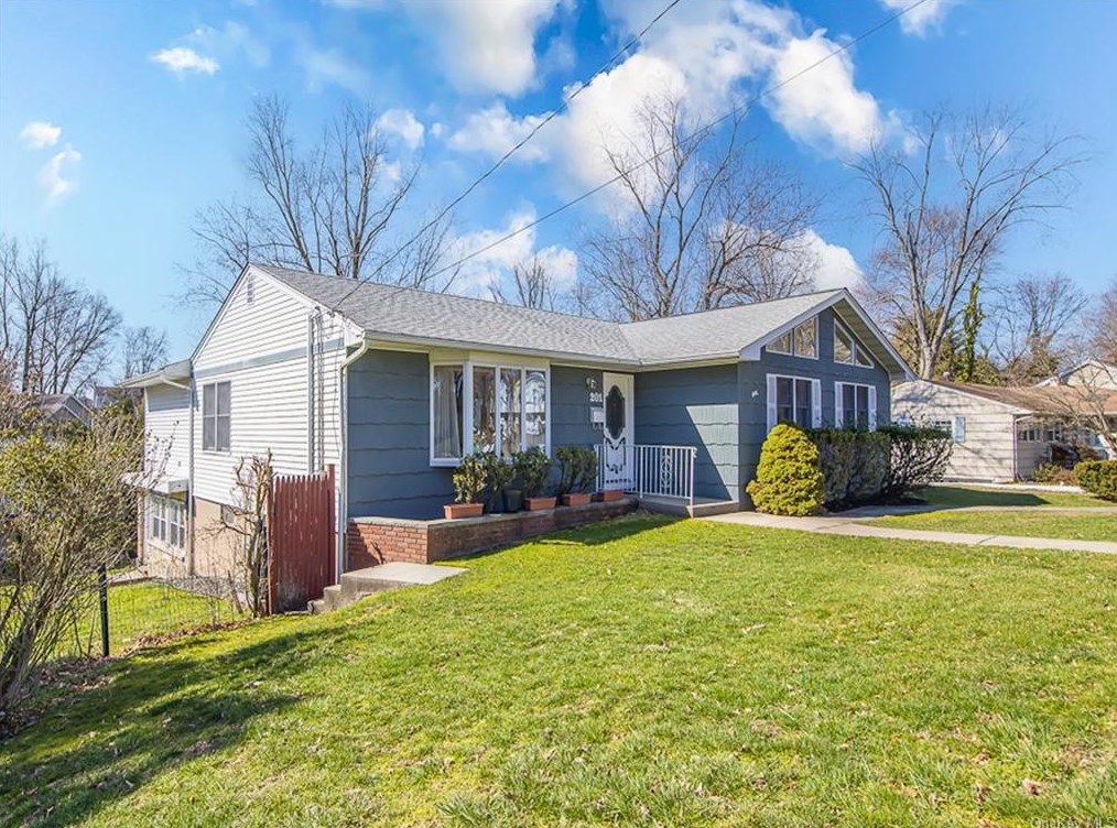 201 Austin Ave, Tappan, NY 10983-1745