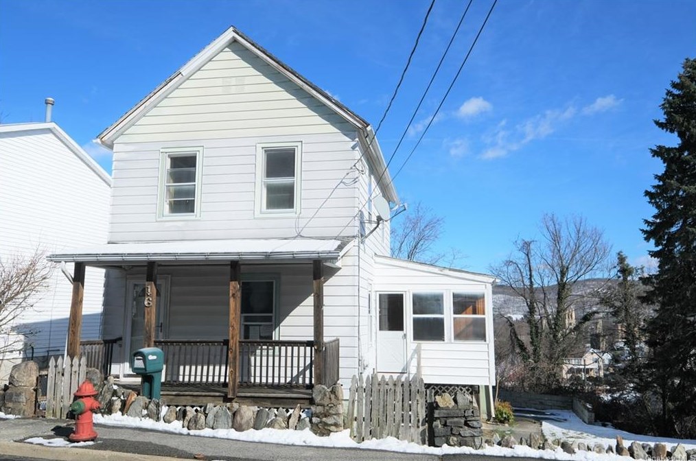 16 South St, Highland Falls, NY 10928