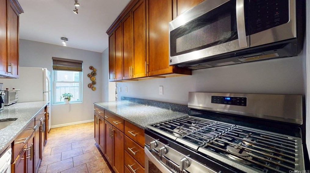 42 Barker Ave #4g, White Plains, NY 10601