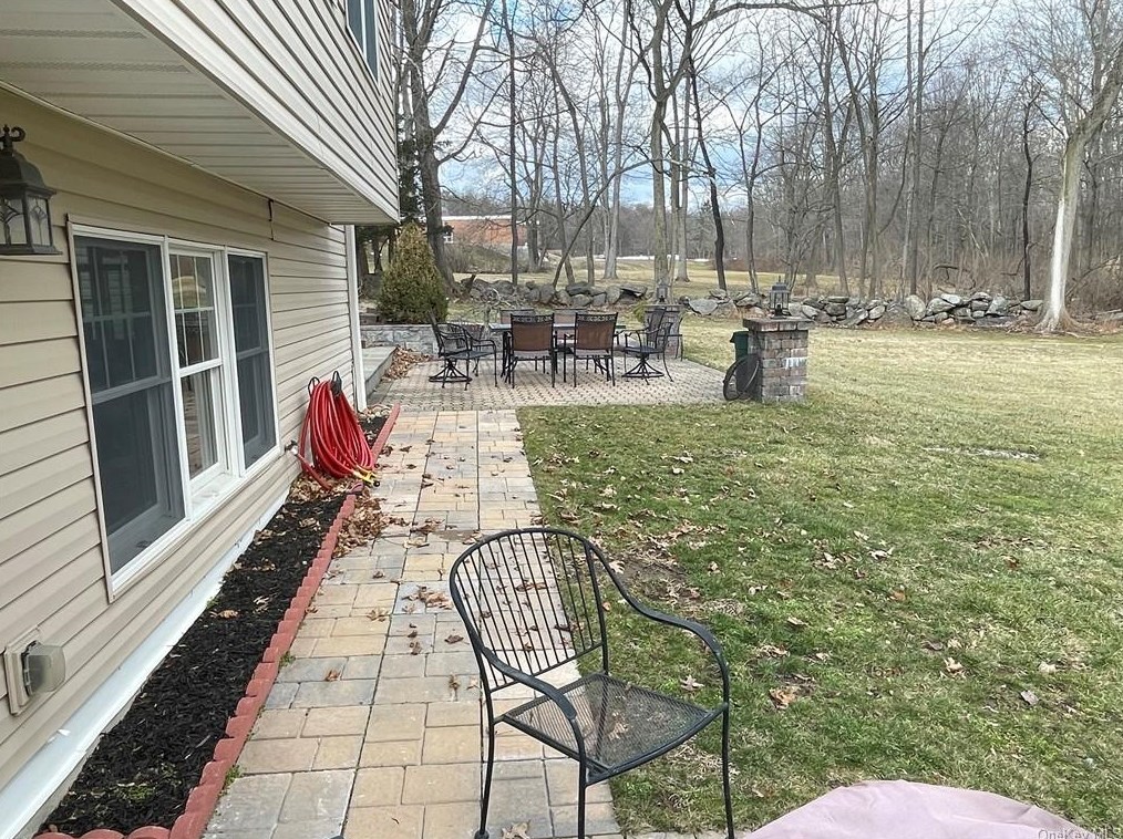 68 Orchard Dr, Crotonville, NY 10562