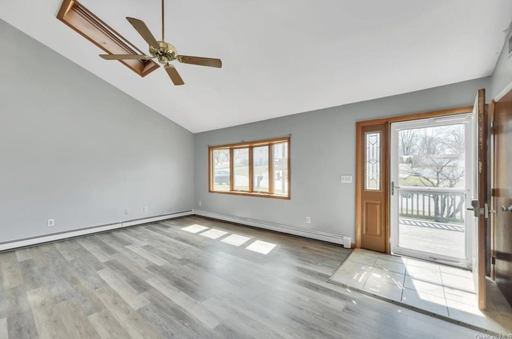 21 Peacock Ln, Poughkeepsie, NY 12601