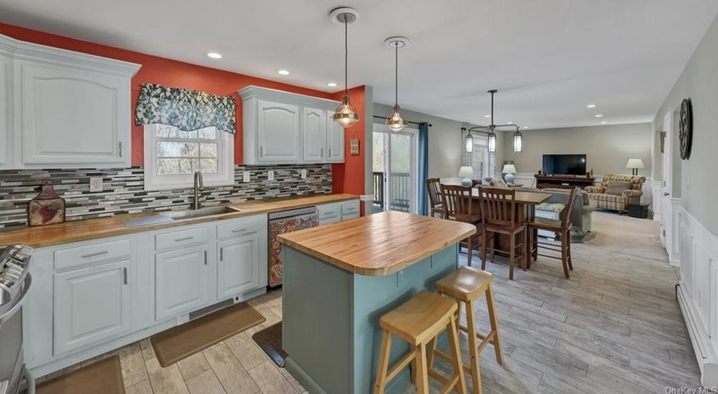 80 Tamarack Hill Dr, Poughkeepsie NY  12603-1112 exterior