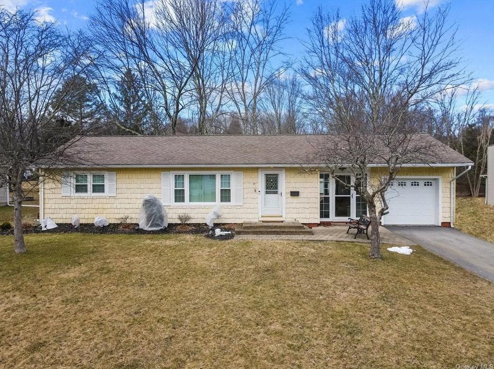 17 Thomas Jefferson Pl, Middletown, NY 10940