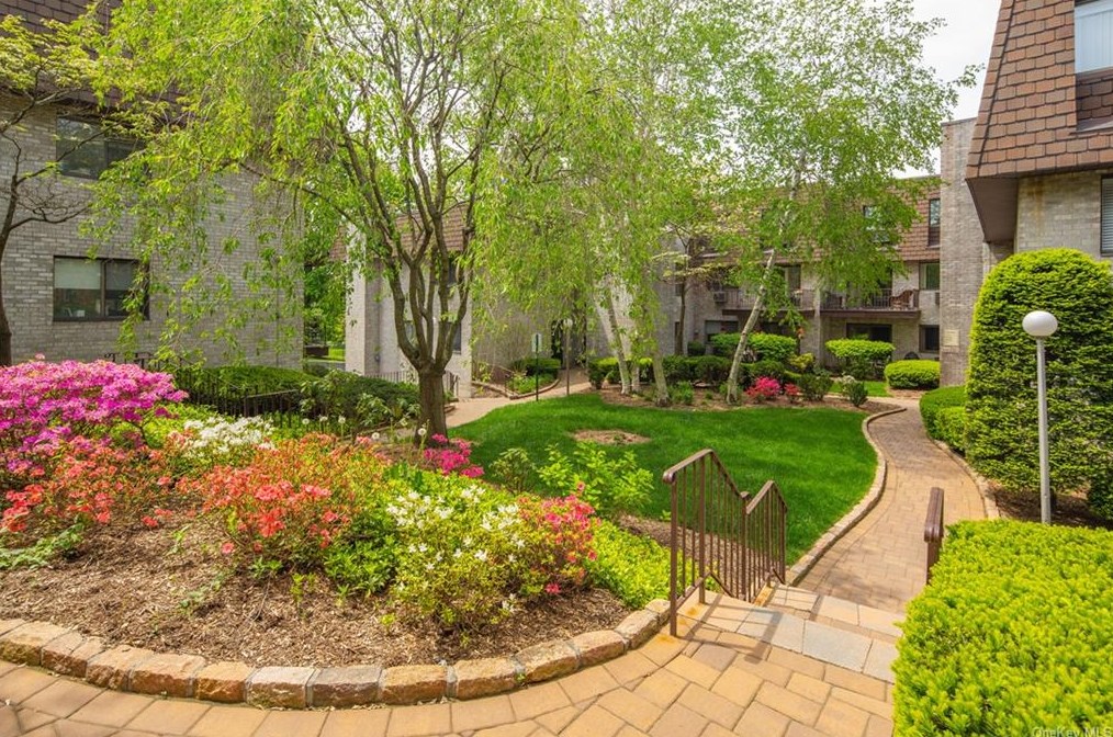 89 N Broadway #108, White Plains, NY 10603