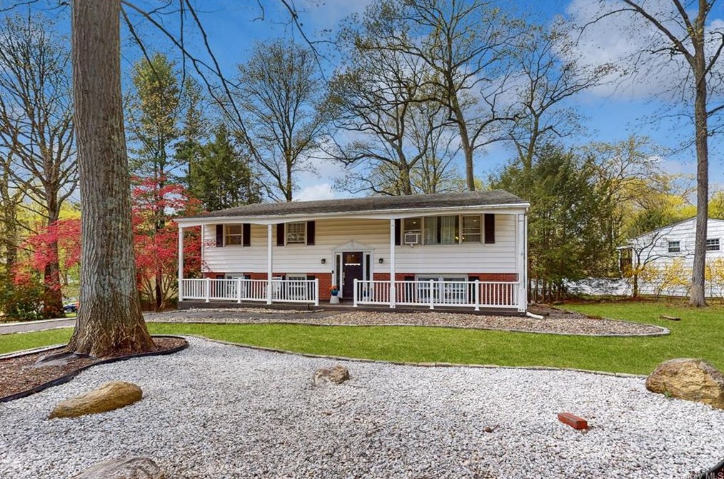 200 Geymer Dr, Mahopac, NY 10541