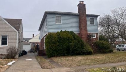 136 Sylvia Ln, New Hyde Park, NY 11040