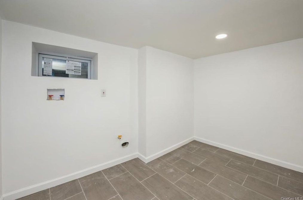 16 Moultrie Ave, Yonkers NY 10710-5410 exterior