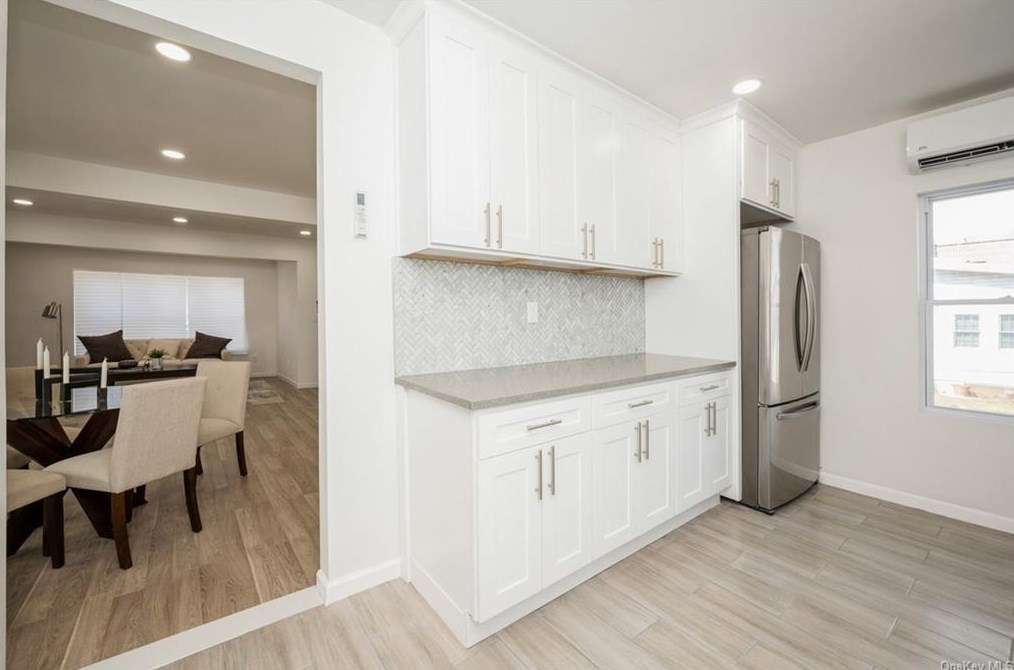 16 Moultrie Ave, Yonkers NY 10710-5410 exterior