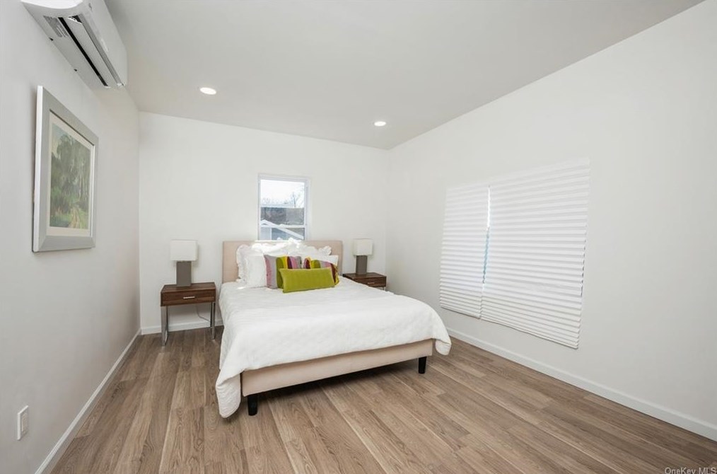 16 Moultrie Ave, Yonkers NY 10710-5410 exterior