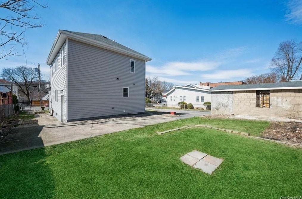 16 Moultrie Ave, Yonkers NY 10710-5410 exterior