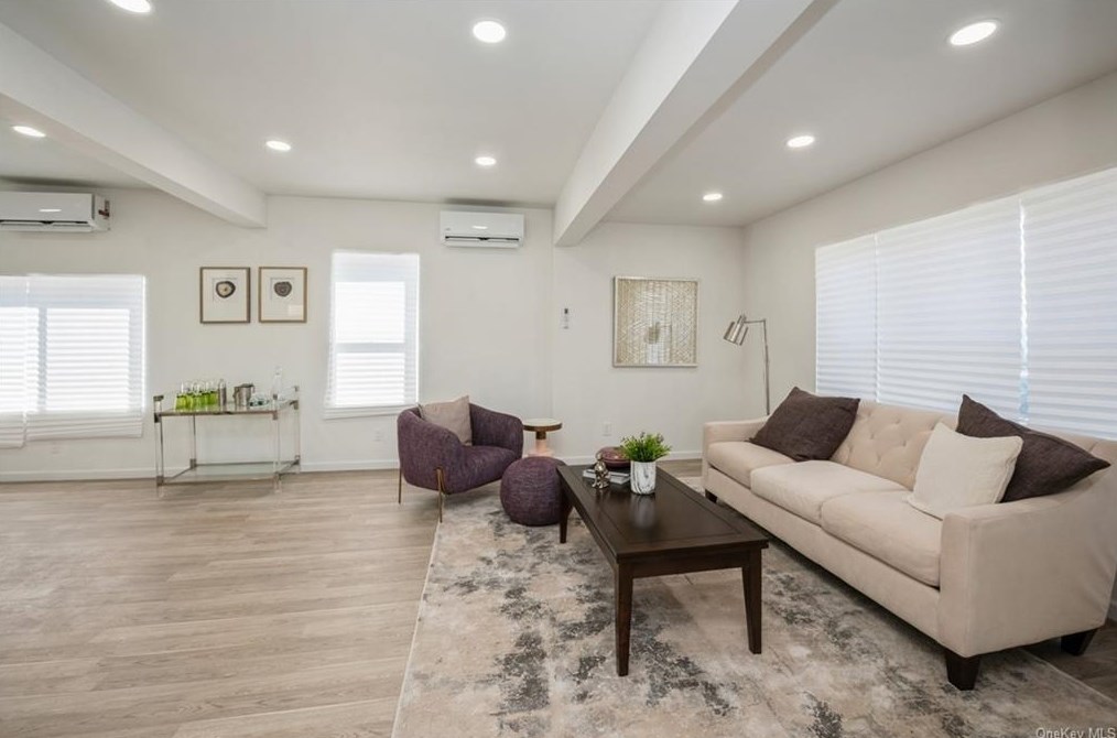 16 Moultrie Ave, Yonkers NY 10710-5410 exterior