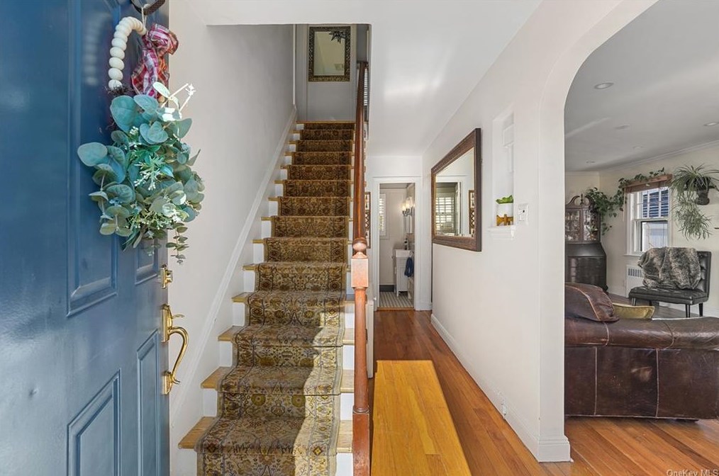 17 Holly St, Yonkers, NY 10704-2813