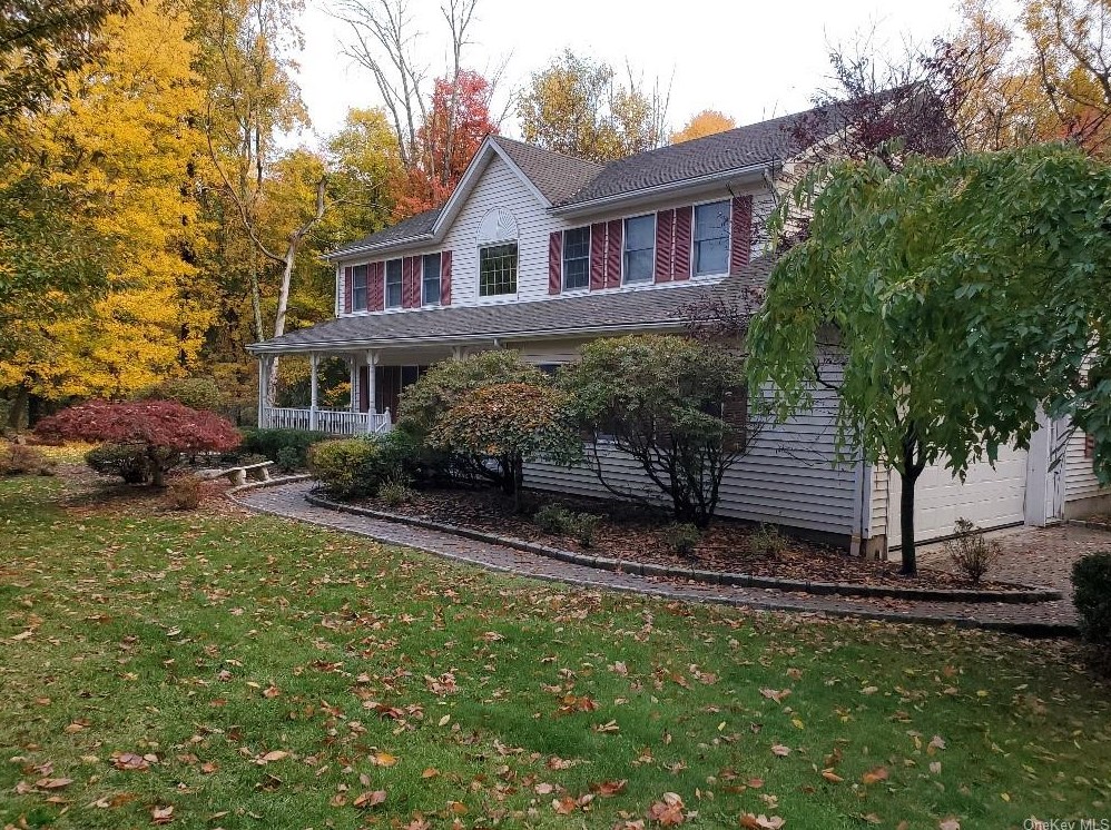 8 Hilltop Rd, Katonah, NY 10536