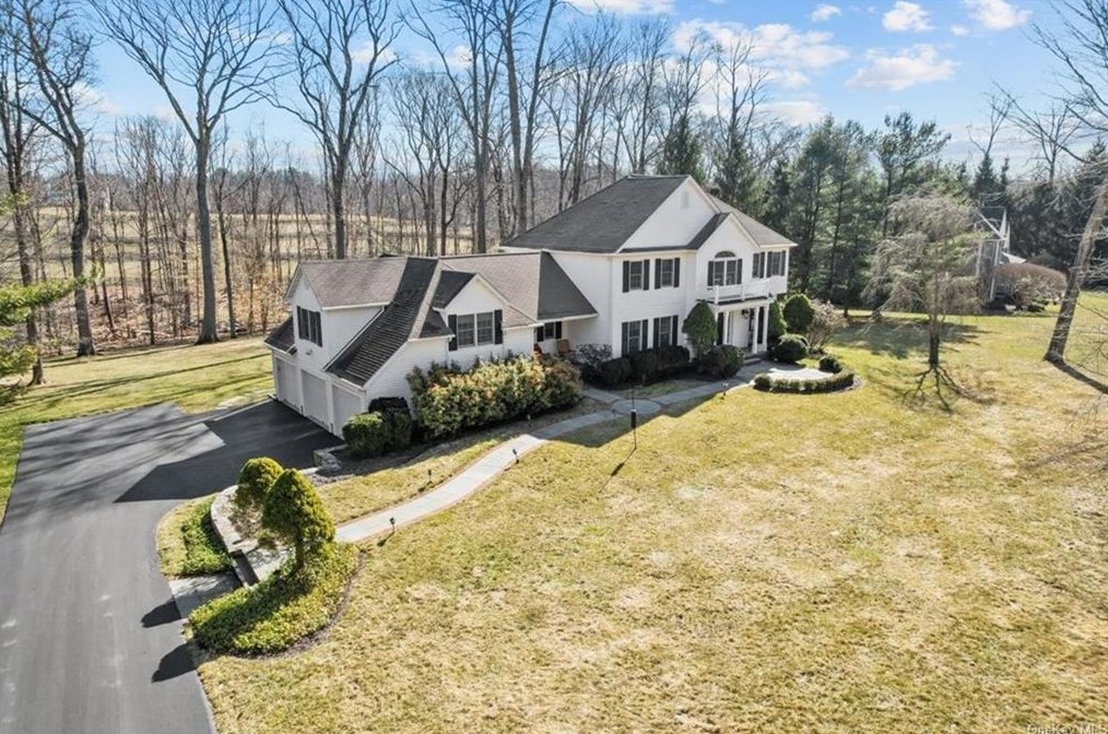 9 Adams Farm Rd, Katonah, NY 10536