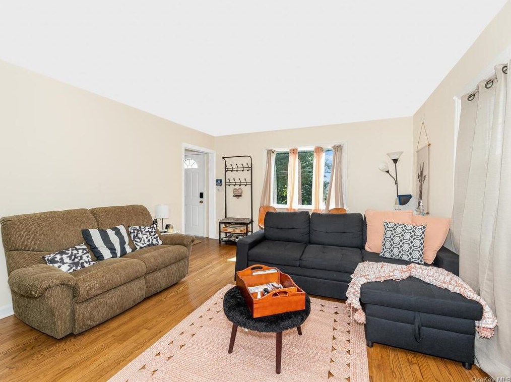 13 Hardy Pl, Yonkers NY  10703-1407 exterior