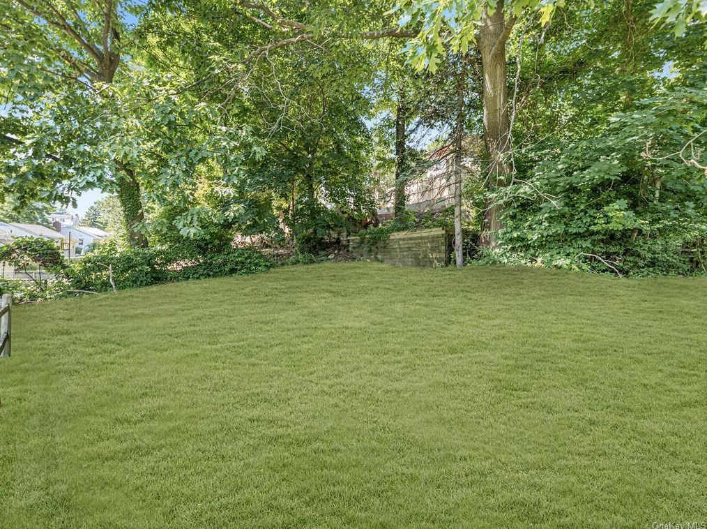 13 Hardy Pl, Yonkers NY  10703-1407 exterior