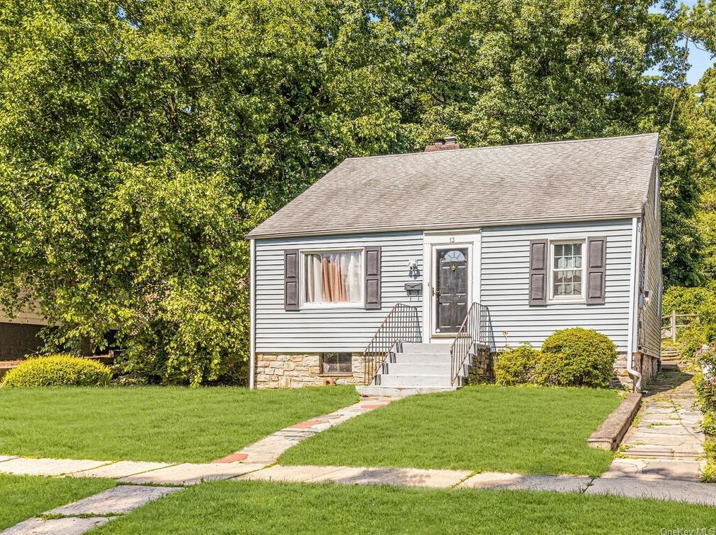 13 Hardy Pl, Yonkers, NY 10703-1407