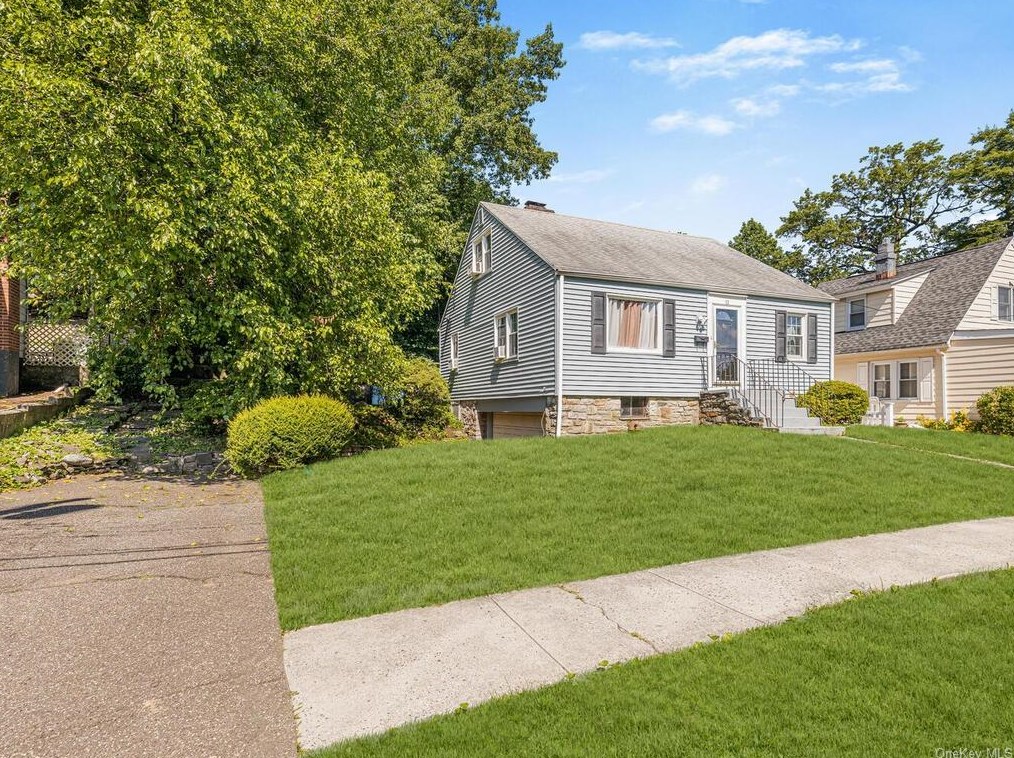 13 Hardy Pl, Yonkers NY  10703-1407 exterior