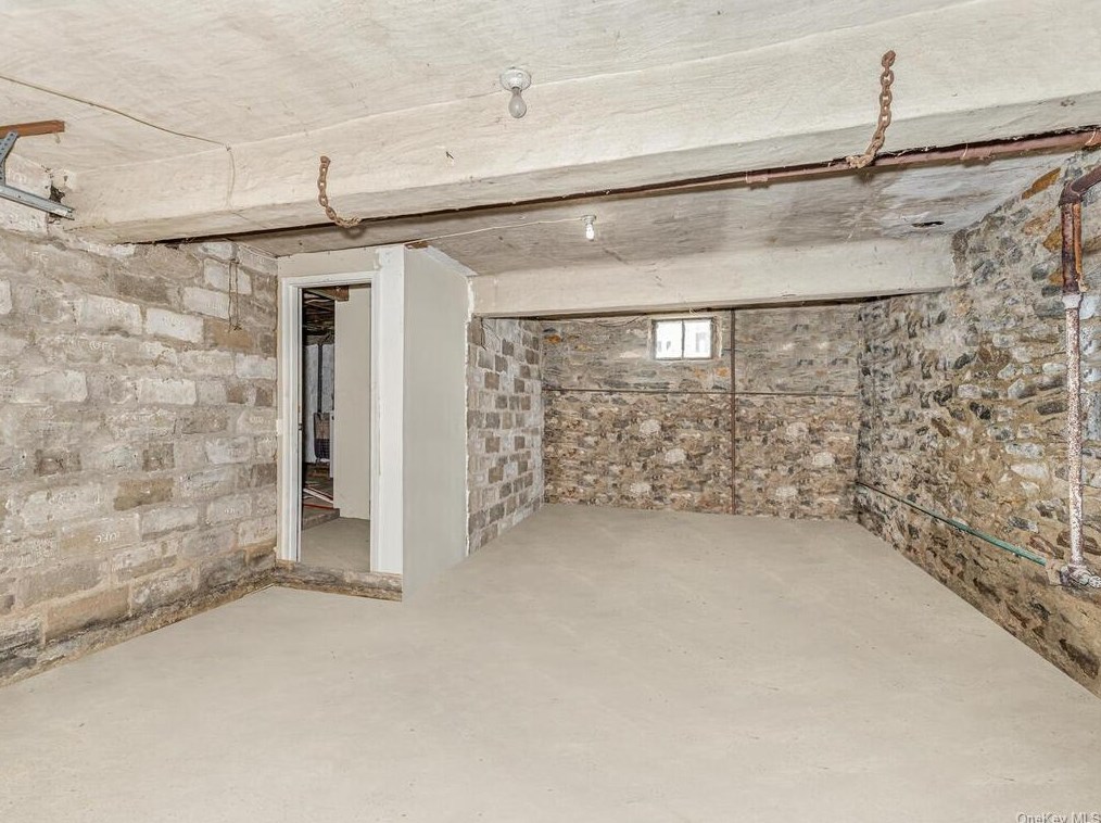 13 Hardy Pl, Yonkers NY  10703-1407 exterior