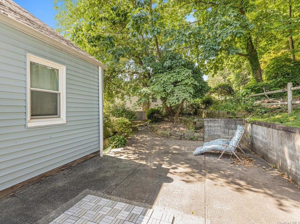 13 Hardy Pl, Yonkers NY  10703-1407 exterior