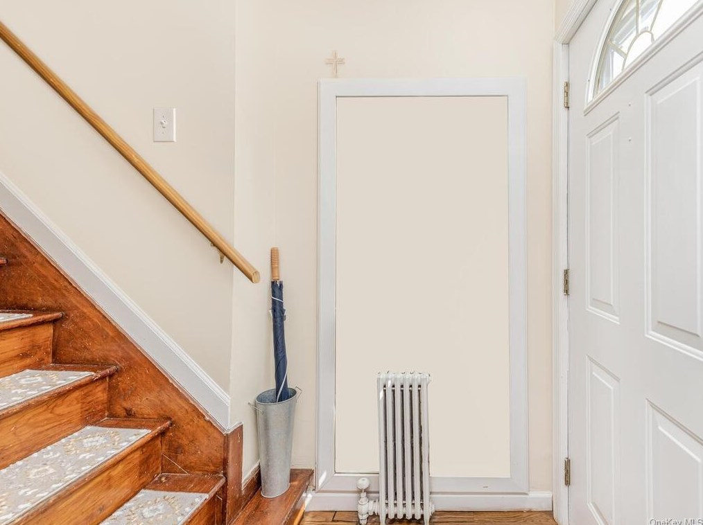 13 Hardy Pl, Yonkers NY  10703-1407 exterior