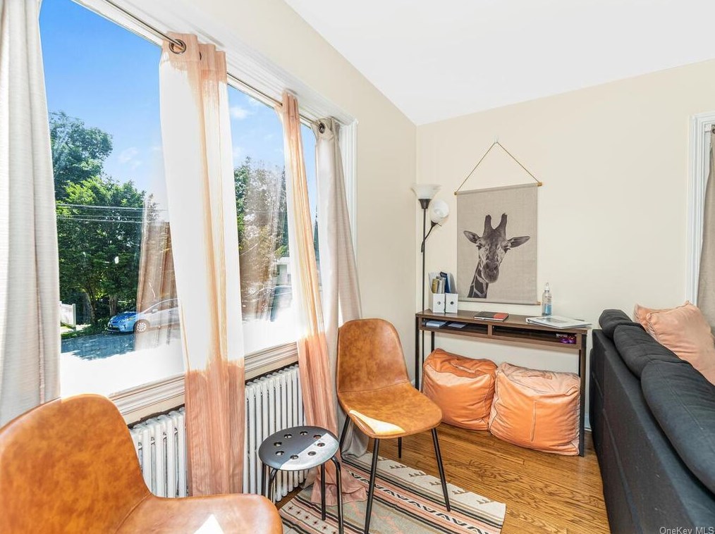 13 Hardy Pl, Yonkers NY  10703-1407 exterior