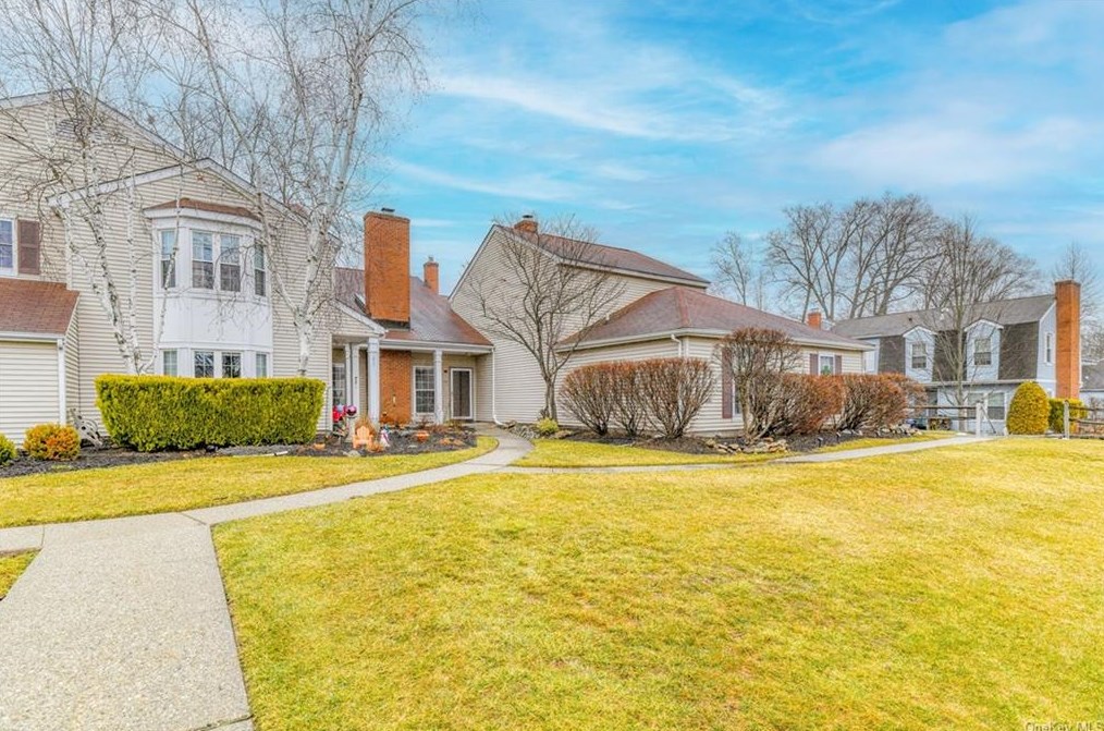 145 Village Green Ct, Warwick, NY 10990