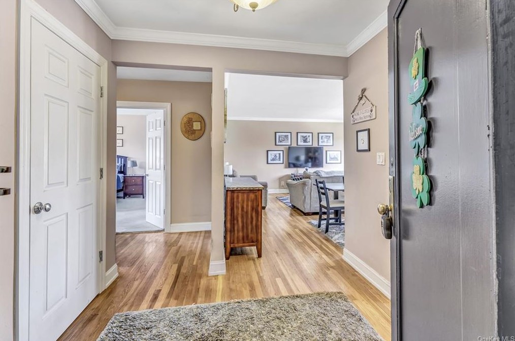 74 Lawrence Ct #d, White Plains, NY 10603